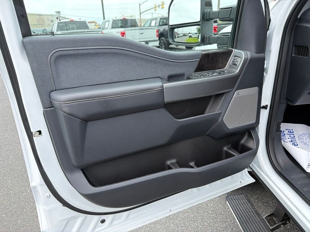 New 2026 Oxford White Ford F-250® Lariat® image 15