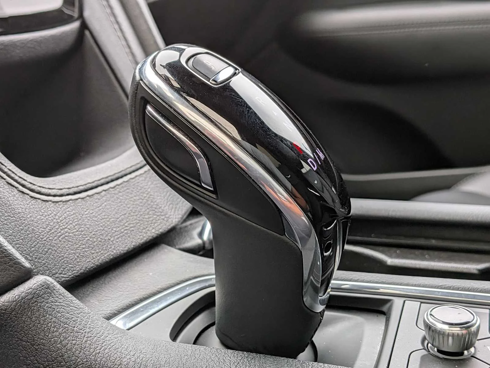 Used 2023 Argent Silver Metallic Cadillac Luxury image 19