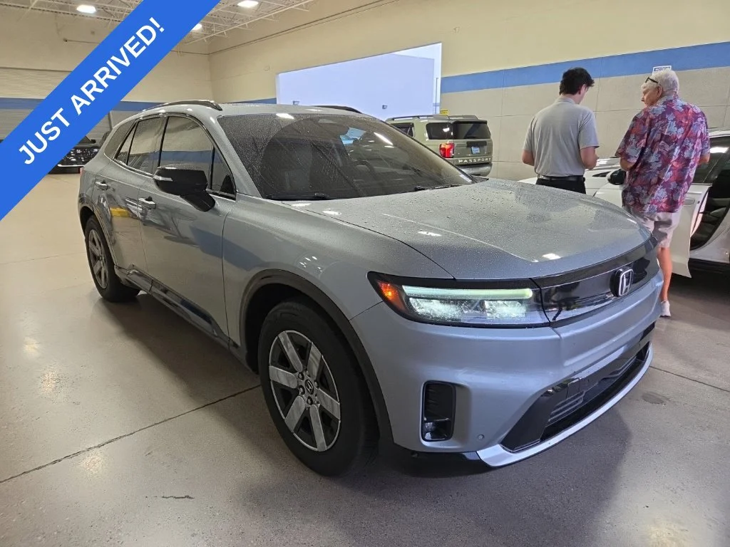 Used 2024  Honda Touring image 2