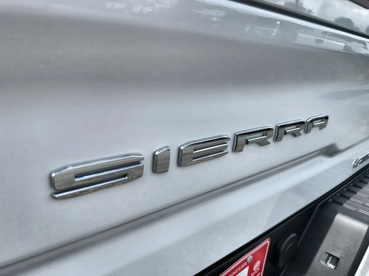 Used 2025 Summit White GMC AT4 image 27