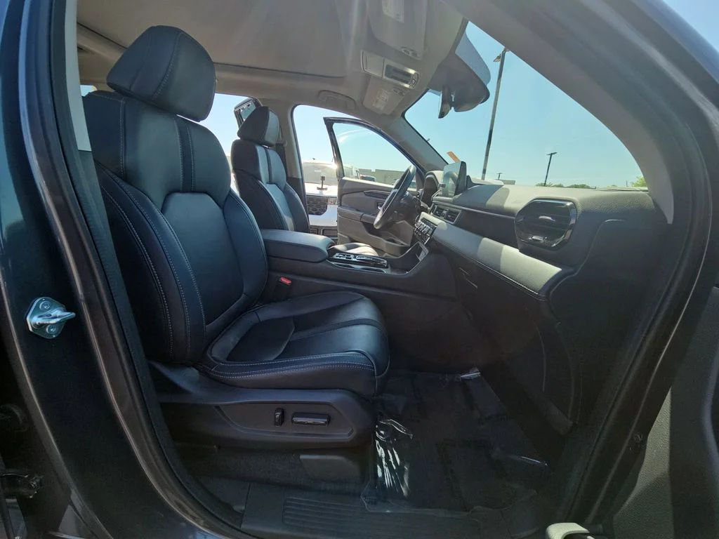 Used 2023  Honda Touring image 10