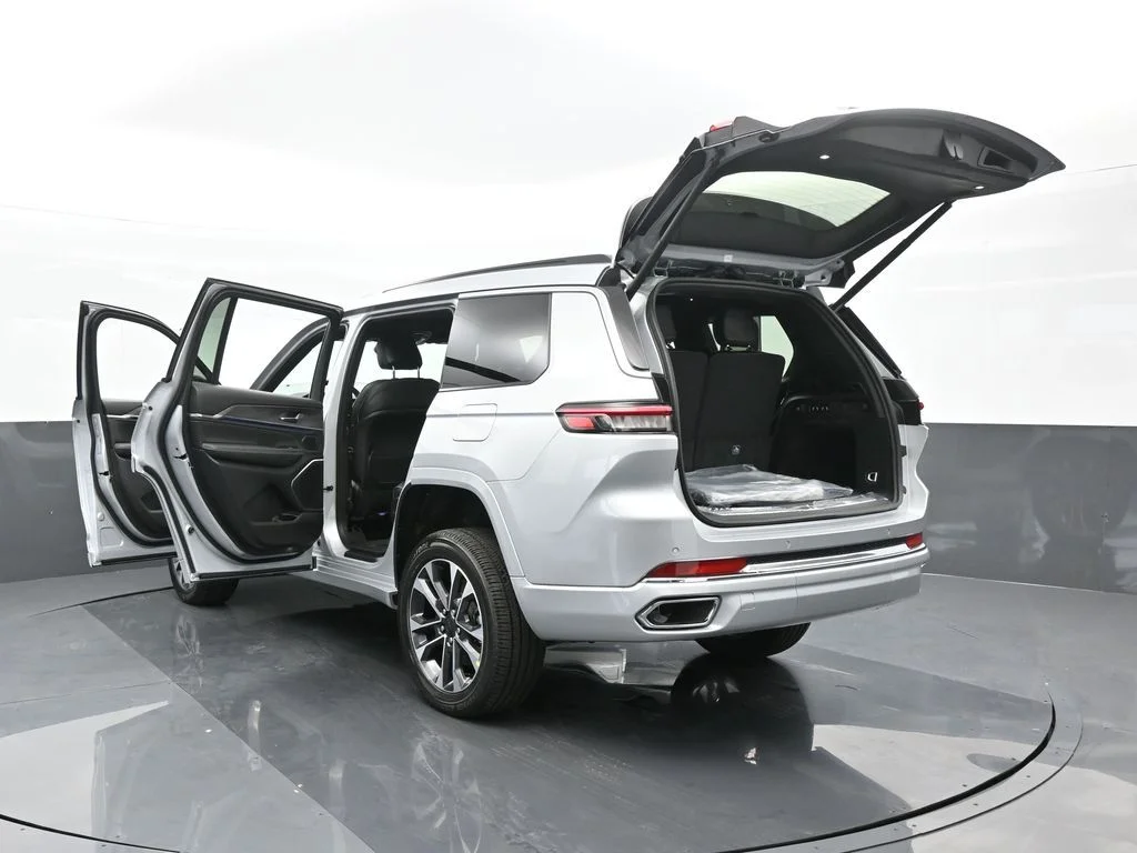 Used 2024 Silver Zynith Jeep Overland image 69