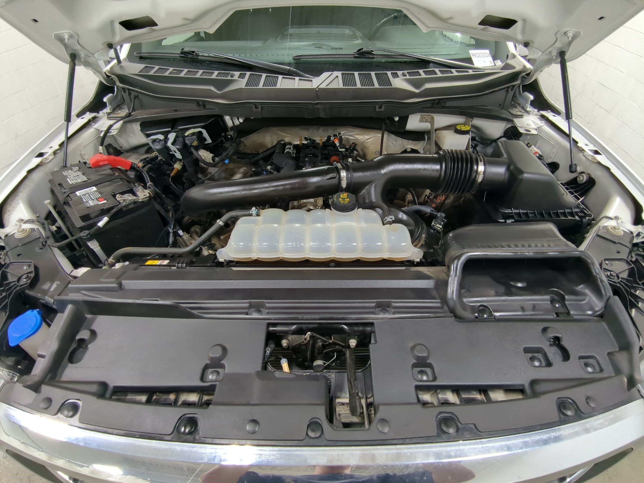 Used 2024 Oxford White Ford LARIAT image 34