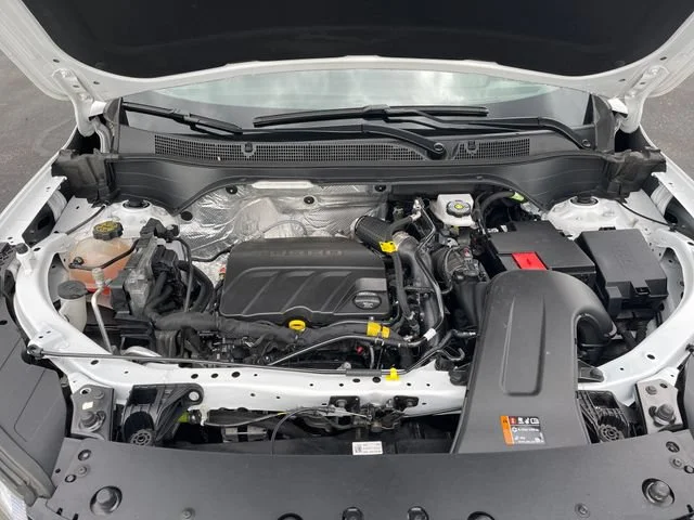 Used 2025 Summit White Chevrolet 2RS image 25