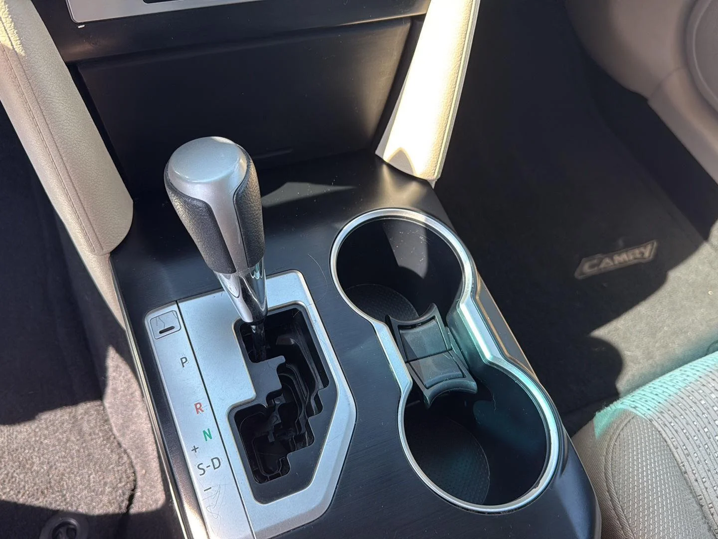 Used 2014 Creme Brulee Mica Toyota LE image 23