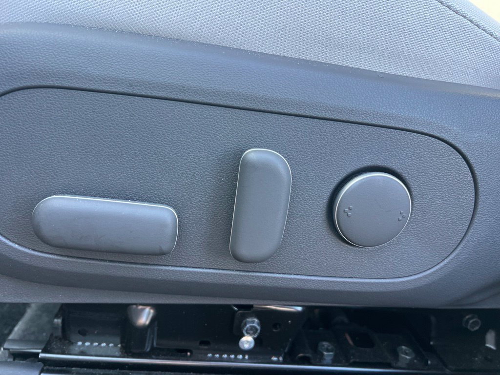 Certified Used 2025 White Hyundai SEL Convenience image 12