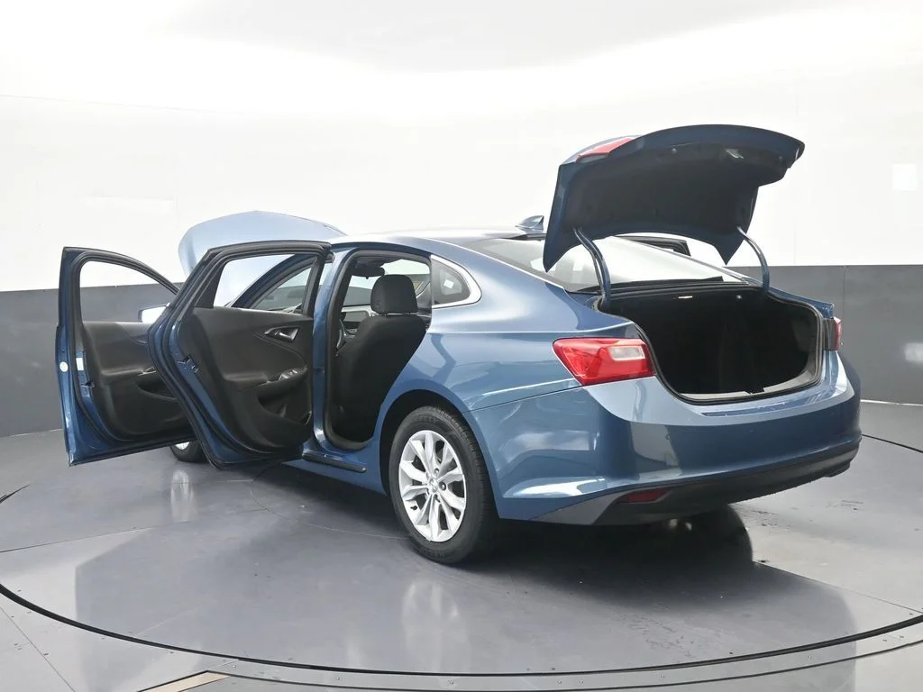 Used 2025 Lakeshore Blue Metallic Chevrolet LT image 72