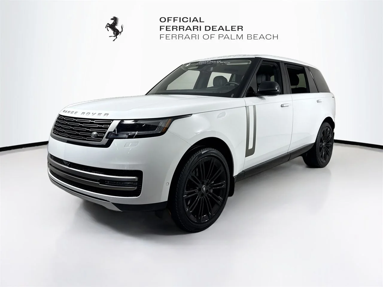 Used 2024 Fuji White Land Rover SE image 3