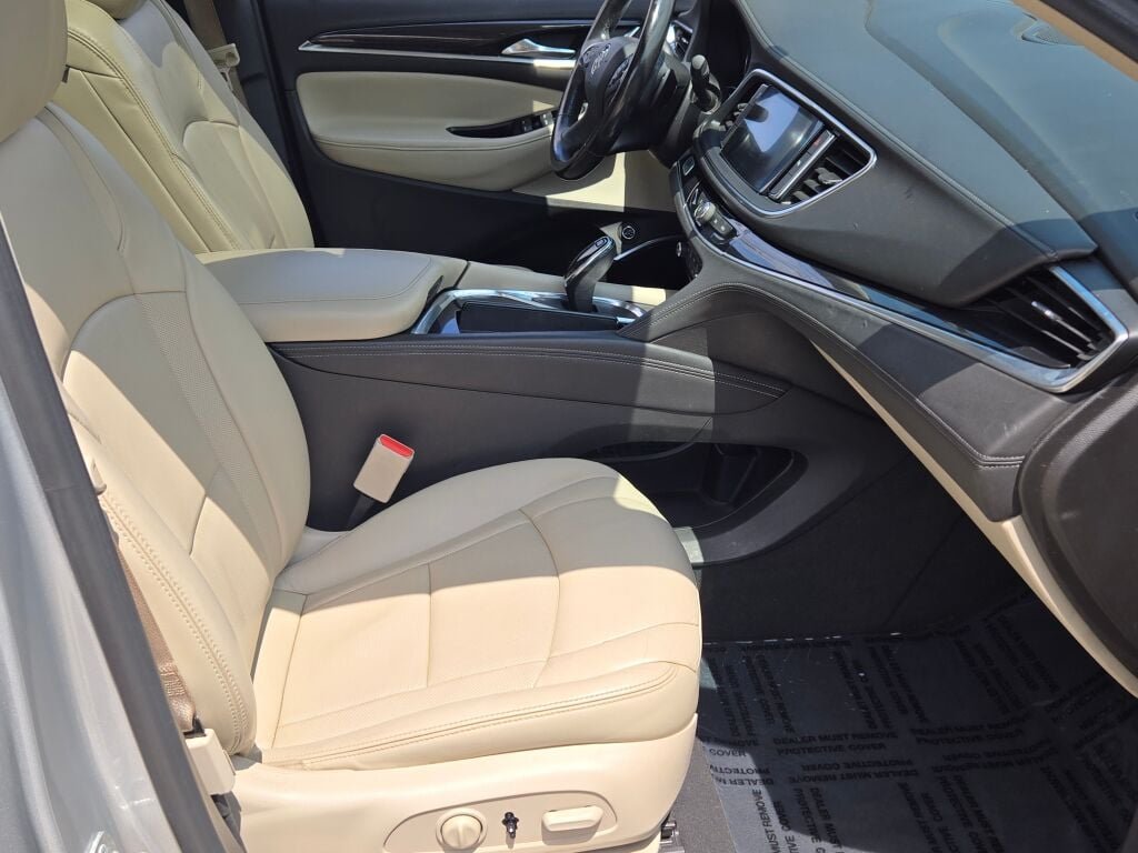 Used 2018 Silver Buick Essence image 5