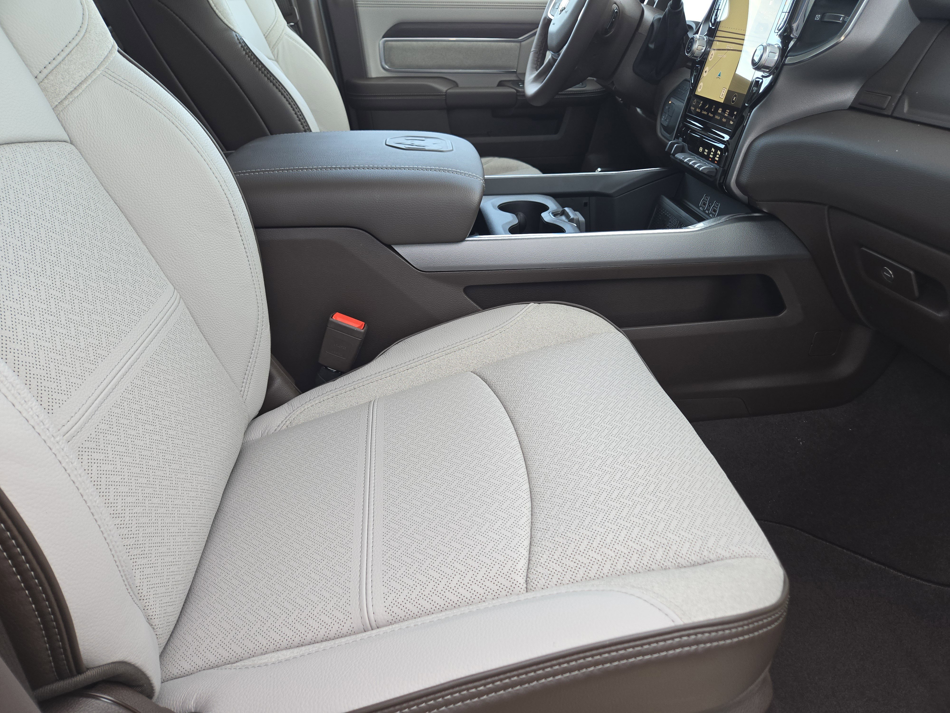 New 2026 Bright White Clear-Coat Exterior Paint RAM Laramie image 13