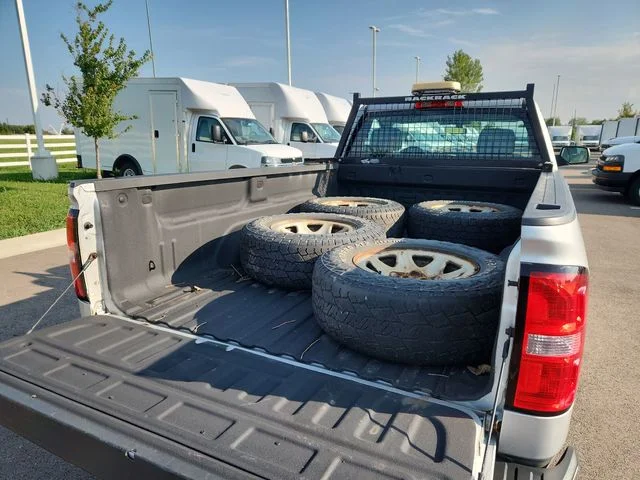 Used 2018 Silver GMC Base image 27