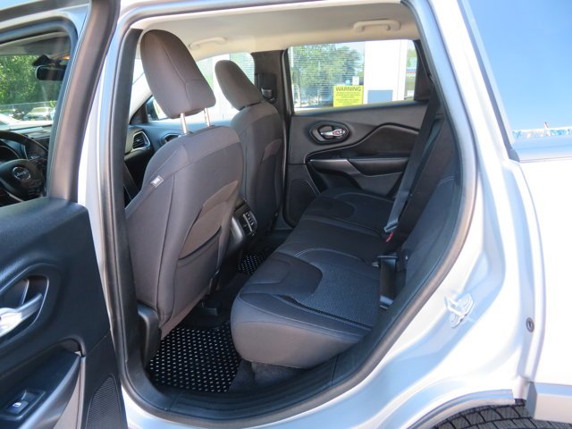 Used 2019 Gray Jeep  image 18