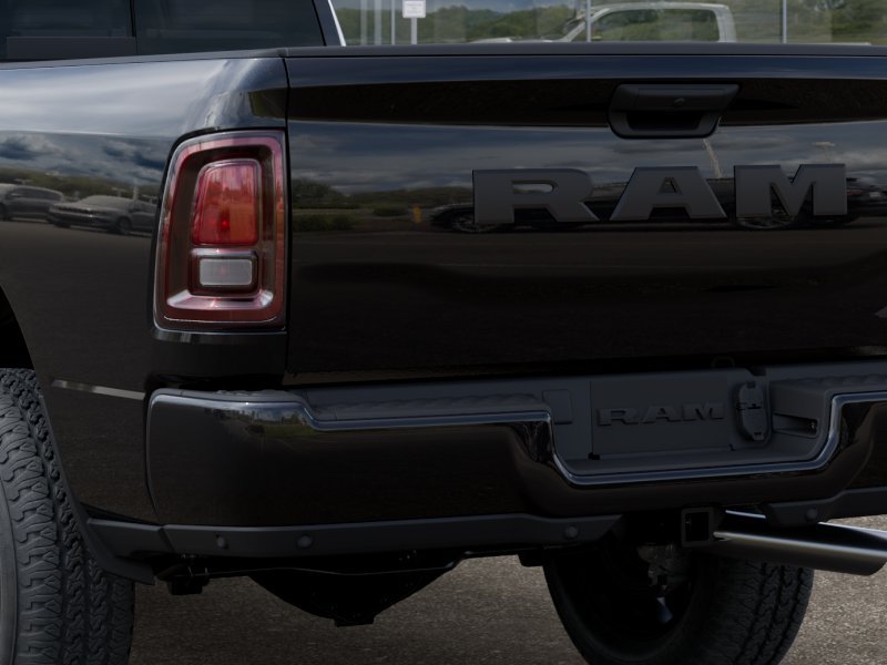 New 2026 Diamond Black Crystal Pearl-Coat Exterior Paint RAM Tradesman image 45