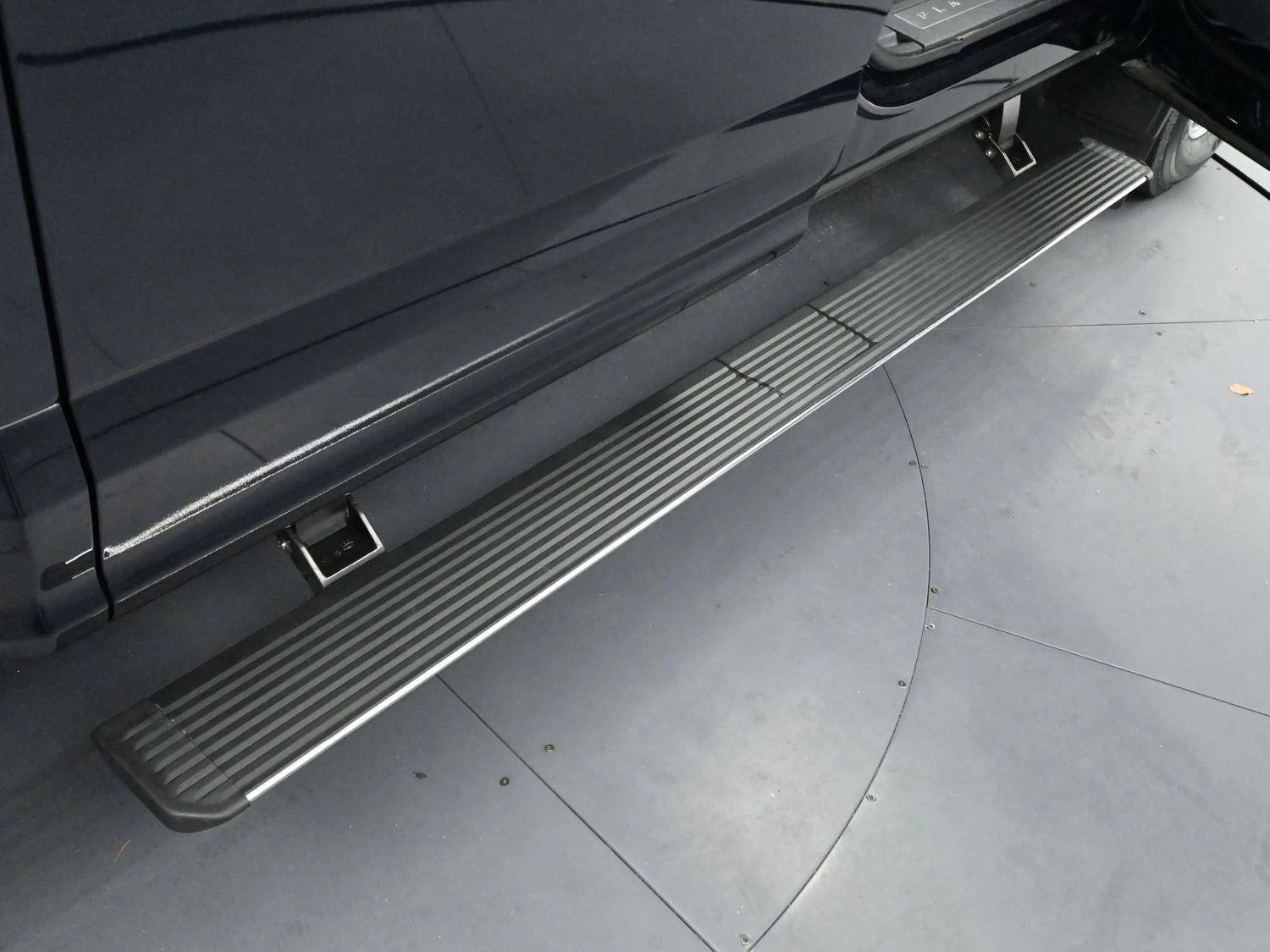 Used 2022 Antimatter Blue Metallic Ford Platinum image 9