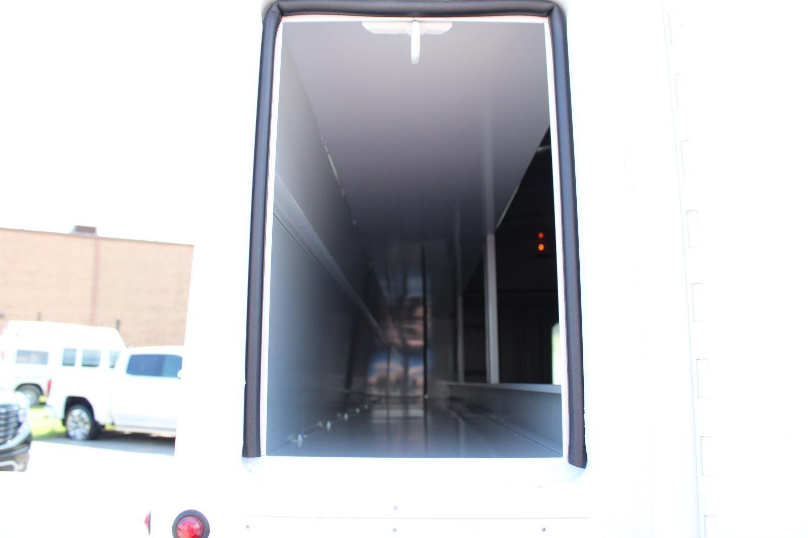 New 2025 Summit White GMC 1WT image 11