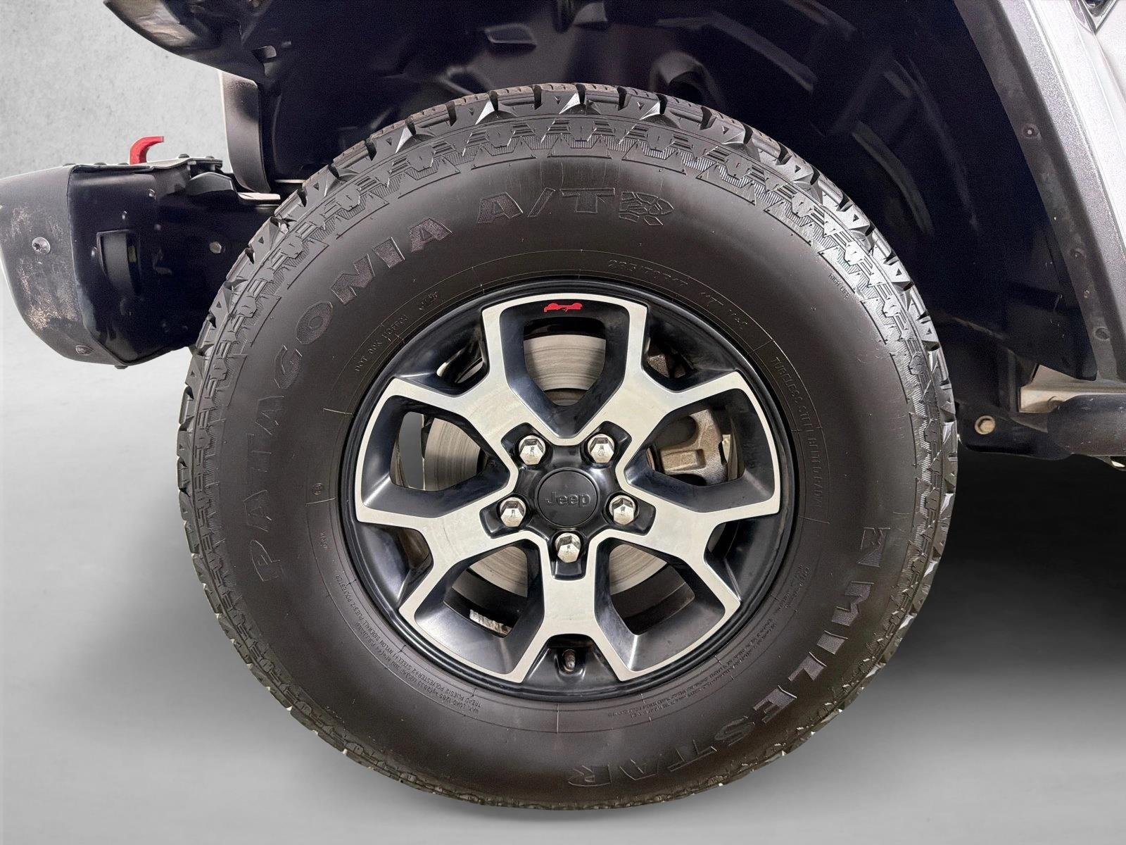 Used 2019 Billet Silver Metallic Clearcoat Jeep Rubicon image 12