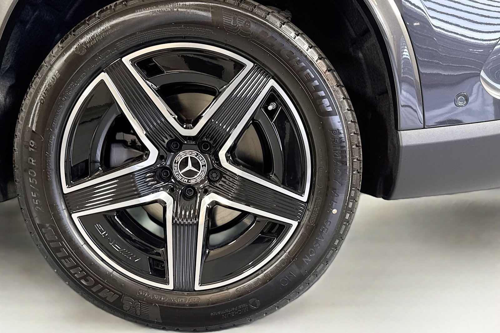 New 2026 Graphite Grey Metallic Mercedes-Benz GLC 300 image 29
