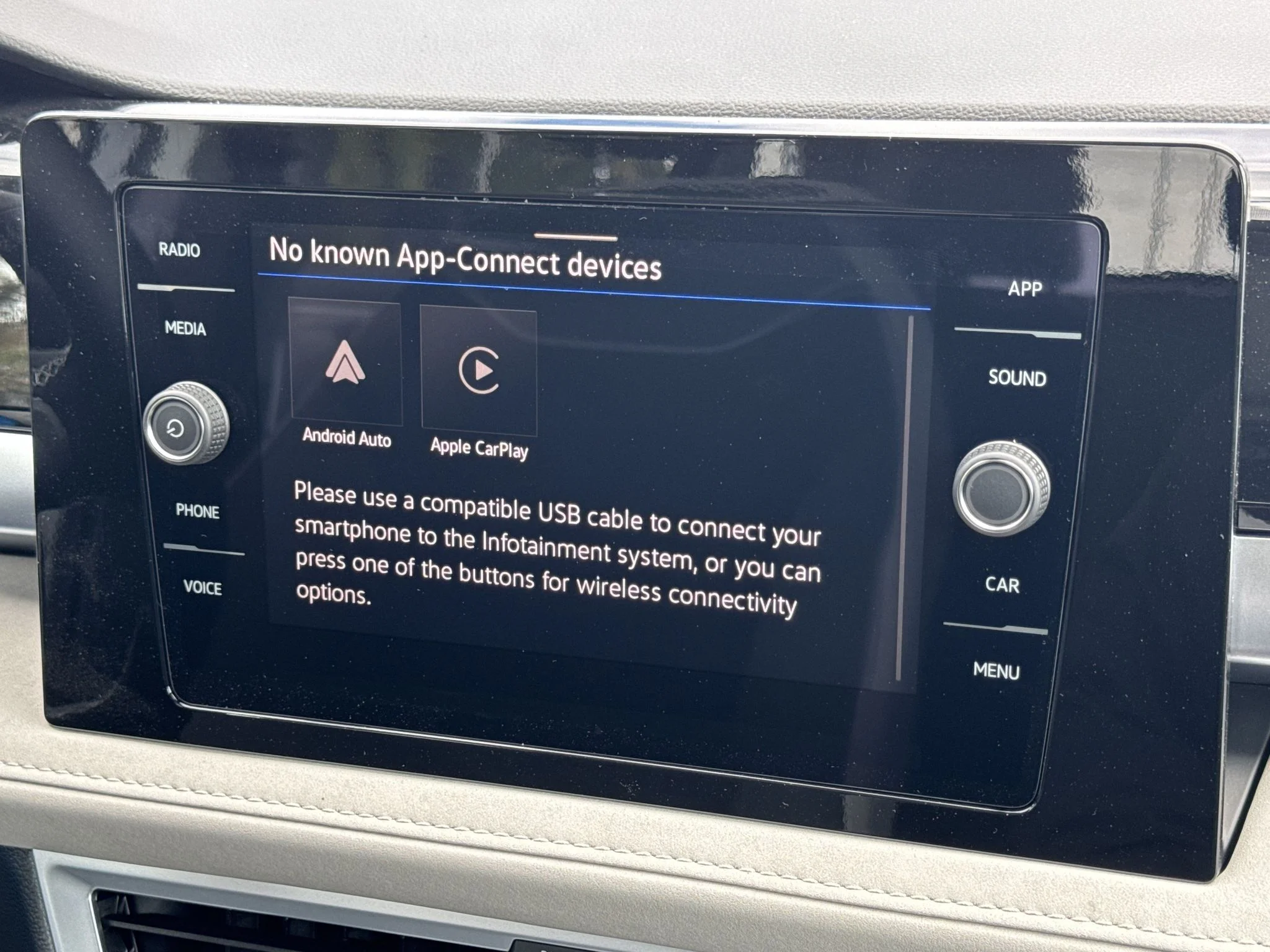 New 2026 Platinum Gray Metallic Volkswagen SE image 25