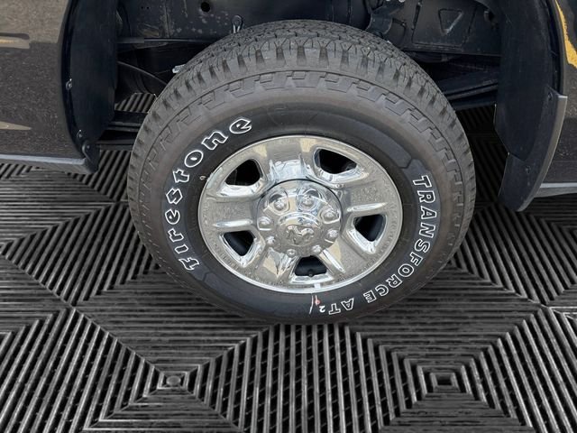 New 2024 Diamond Black Crystal Pearl-Coat Exterior Paint RAM Tradesman image 9