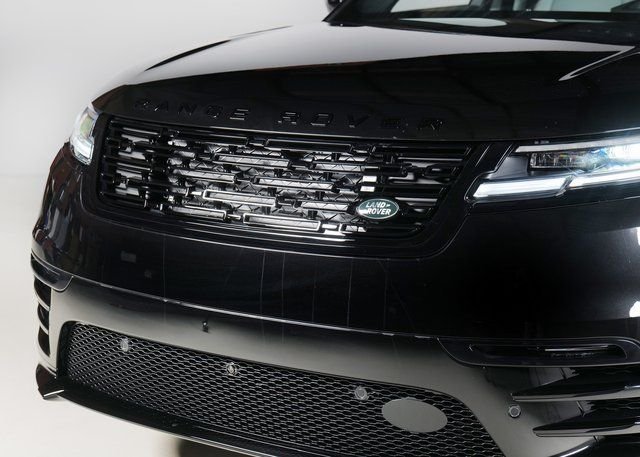 New 2026 Santorini Black Land Rover Dynamic SE image 27