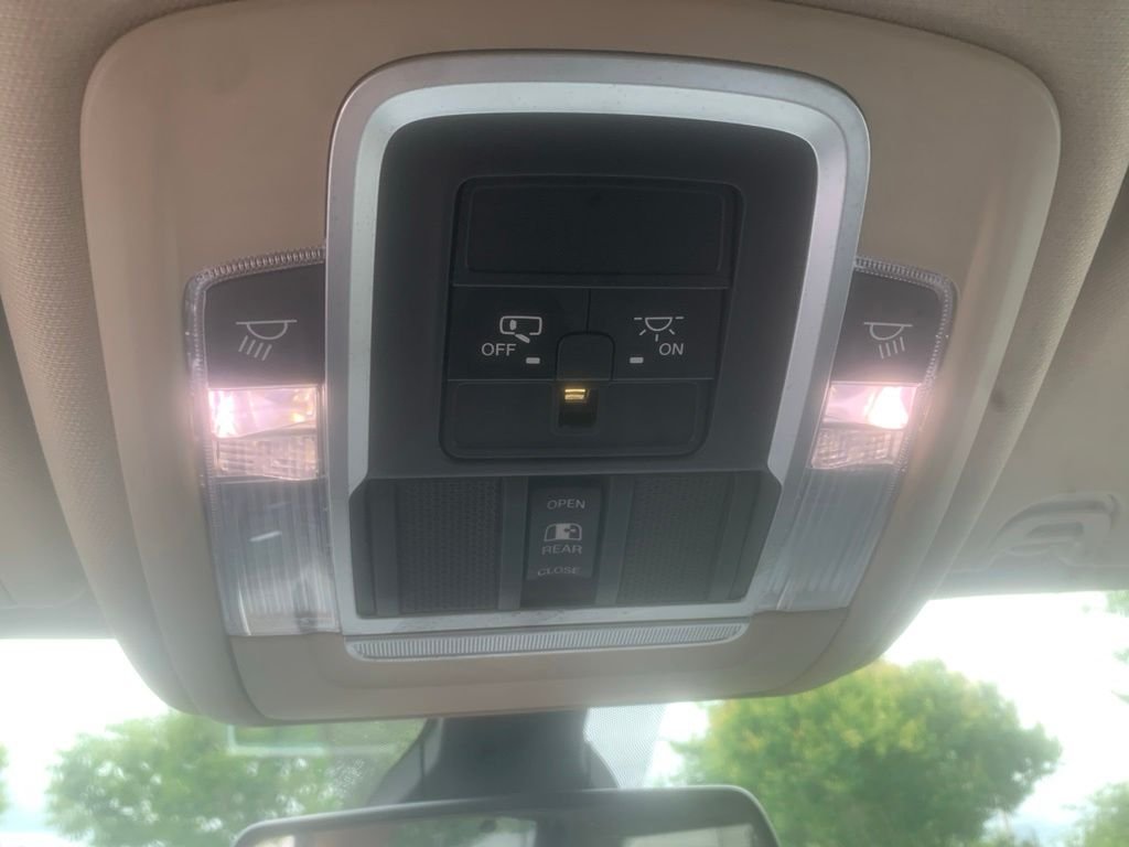 Used 2019 Billet Silver Metallic Clearcoat Ram Laramie image 24