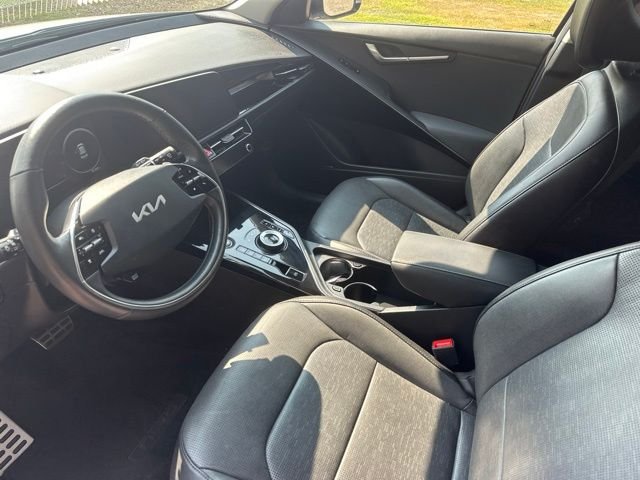 Used 2023 Snow White Pearl Kia Wave image 14