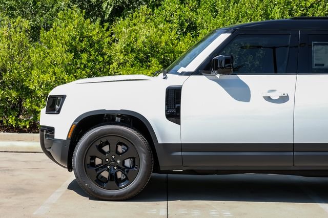 New 2026 Fuji White Land Rover S image 17