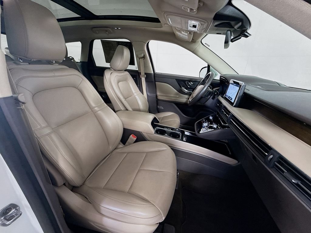 Used 2021 Pristine White Lincoln Reserve image 30
