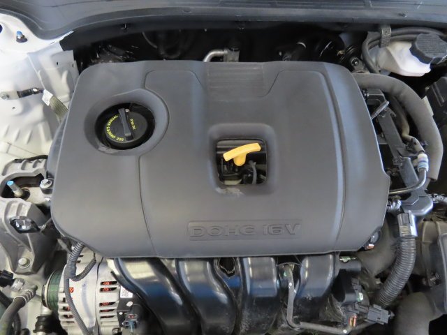 Used 2023 Snow White Pearl Kia LXS image 30