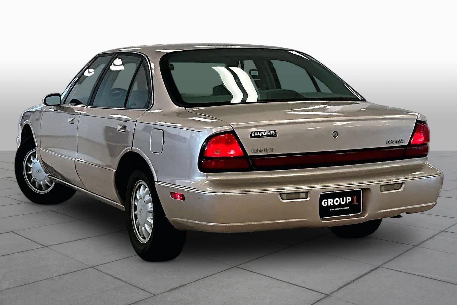 Used 1999 Champagne Oldsmobile  image 11
