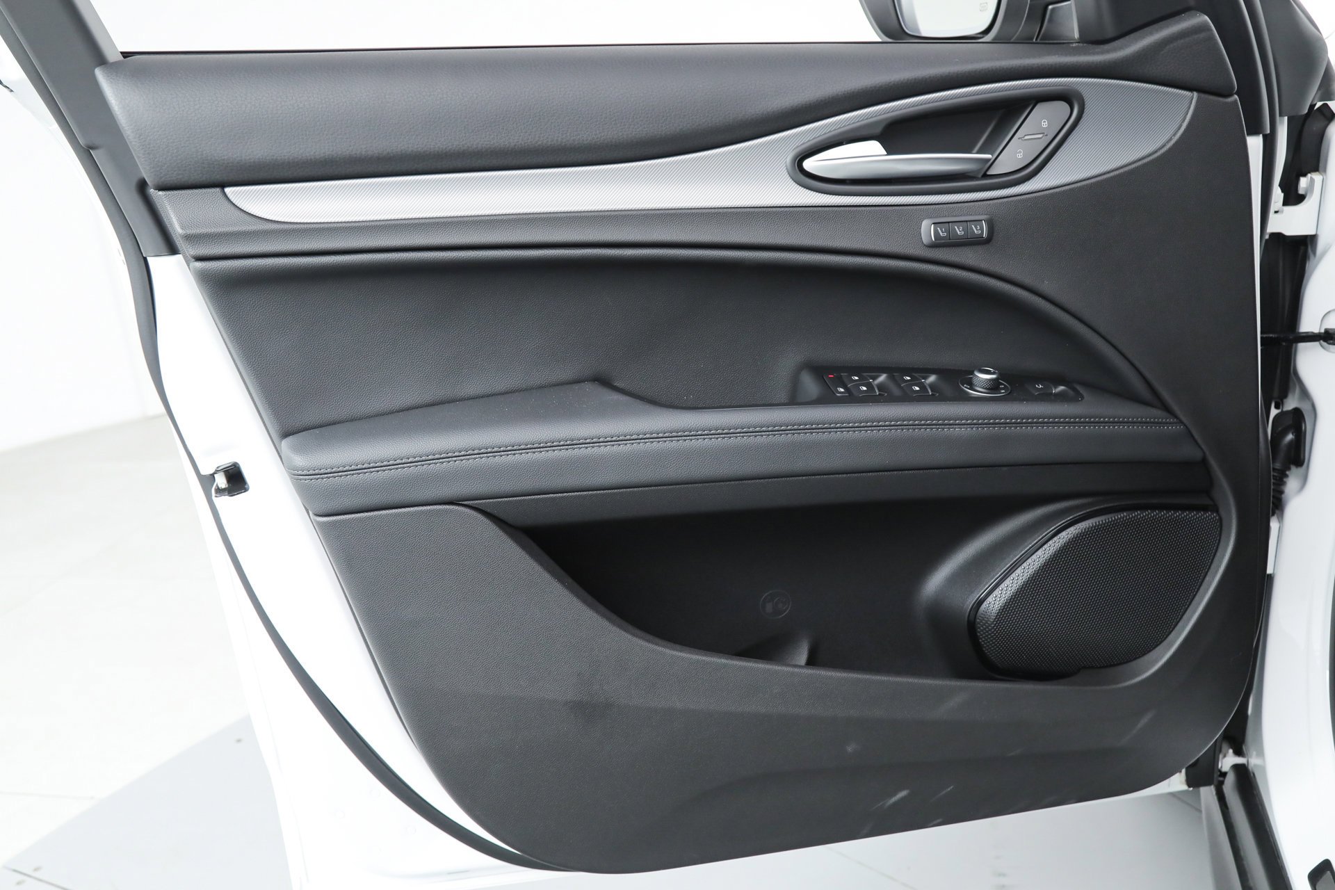 2025 Alfa Romeo Stelvio Base - Photo 17