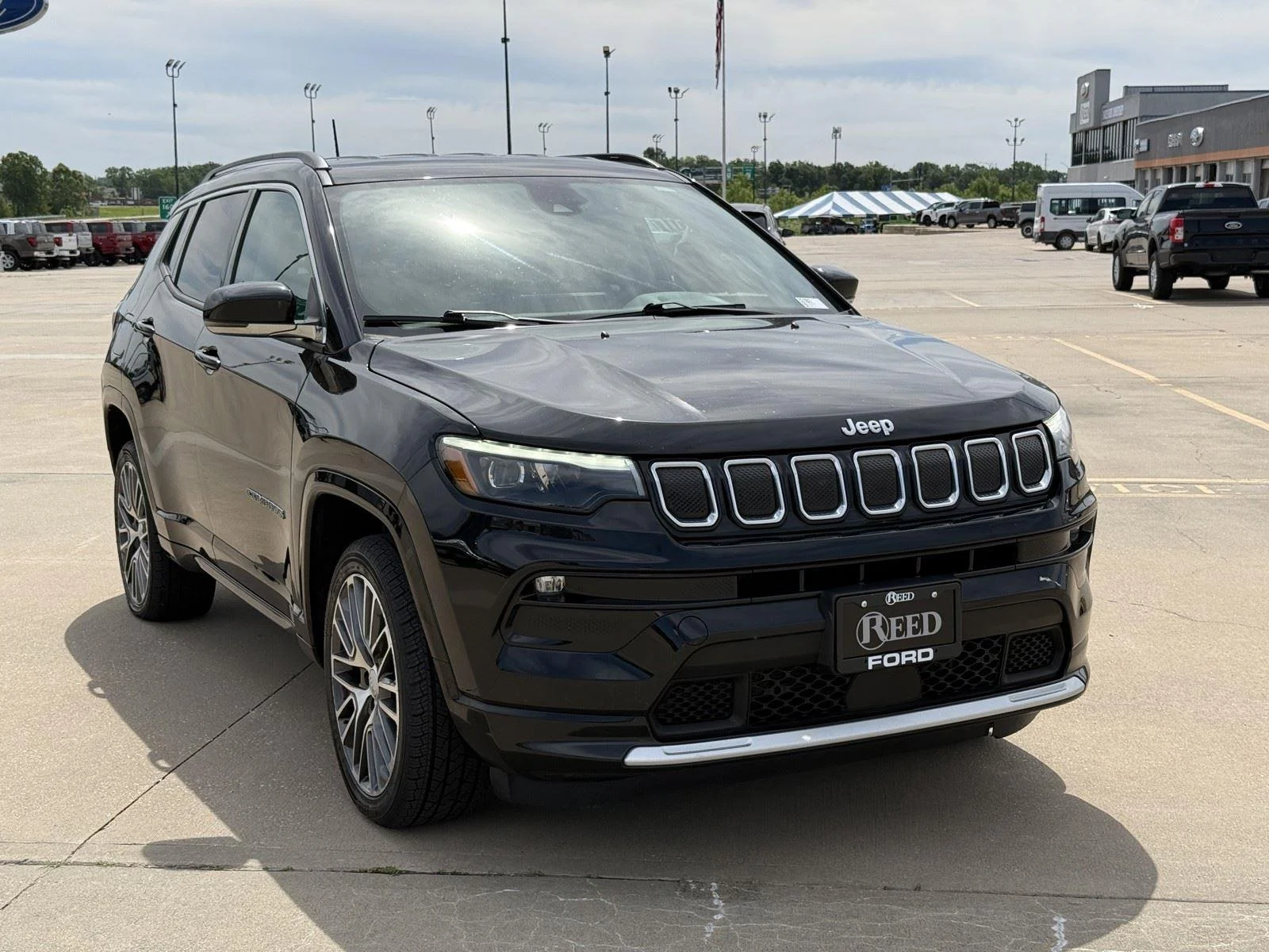 Used 2022 Jeep Compass Limited with VIN 3C4NJDCB3NT182343 for sale in Kansas City
