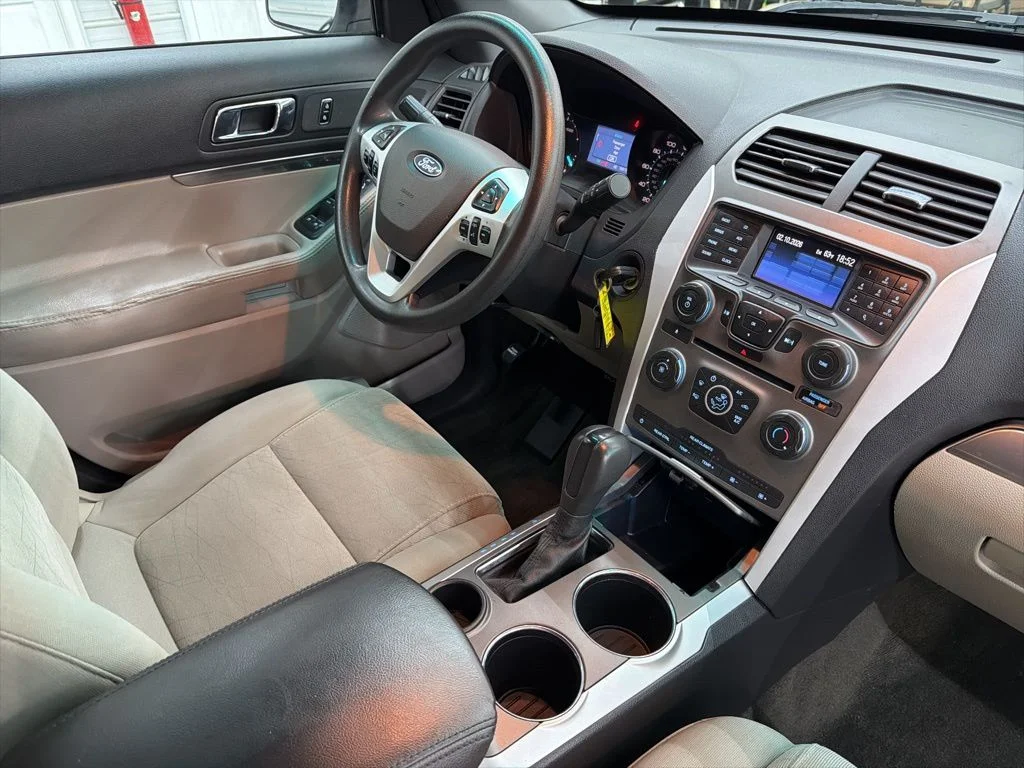 Used 2014 White Ford Base image 31