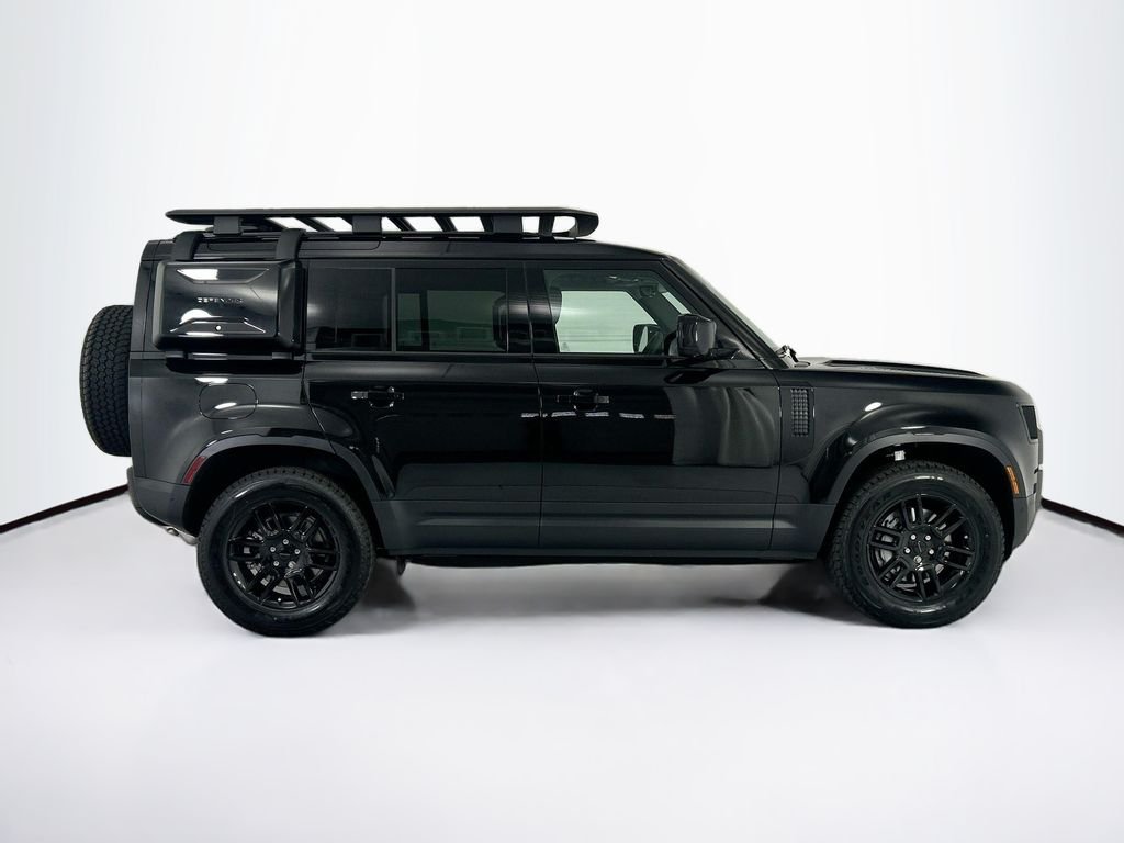 Used 2026 Santorini Black Metallic Land Rover S image 4