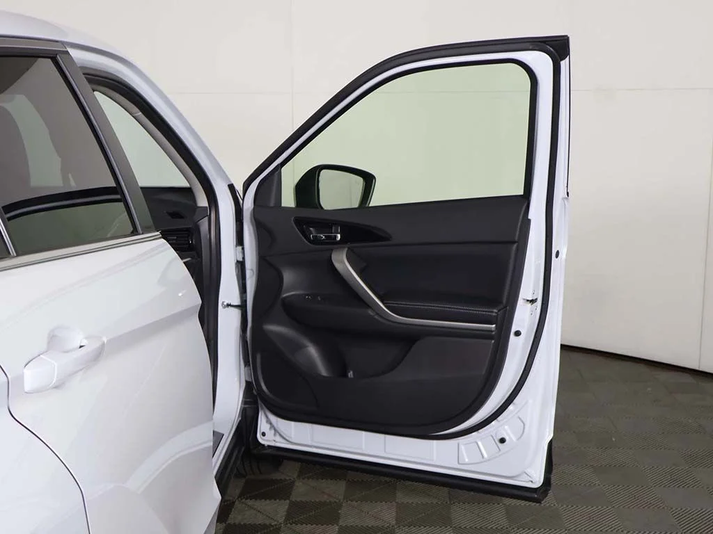 New 2026 White Mitsubishi SE 1.5T S-AWC image 19