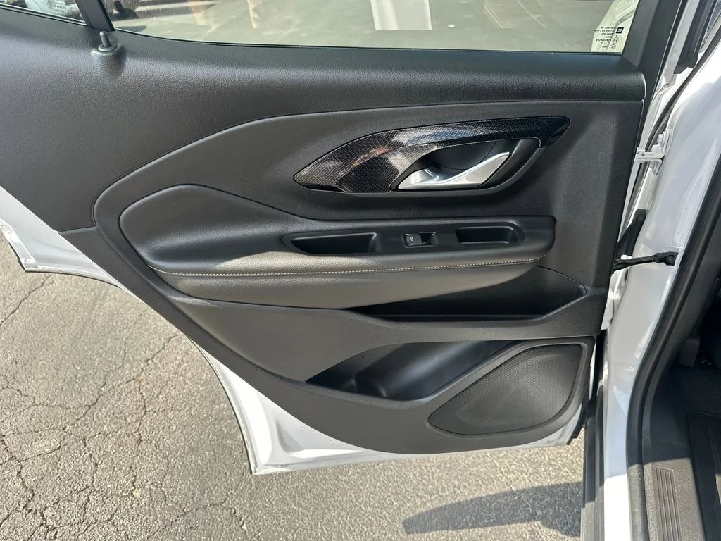Used 2024 White GMC AT4 image 26