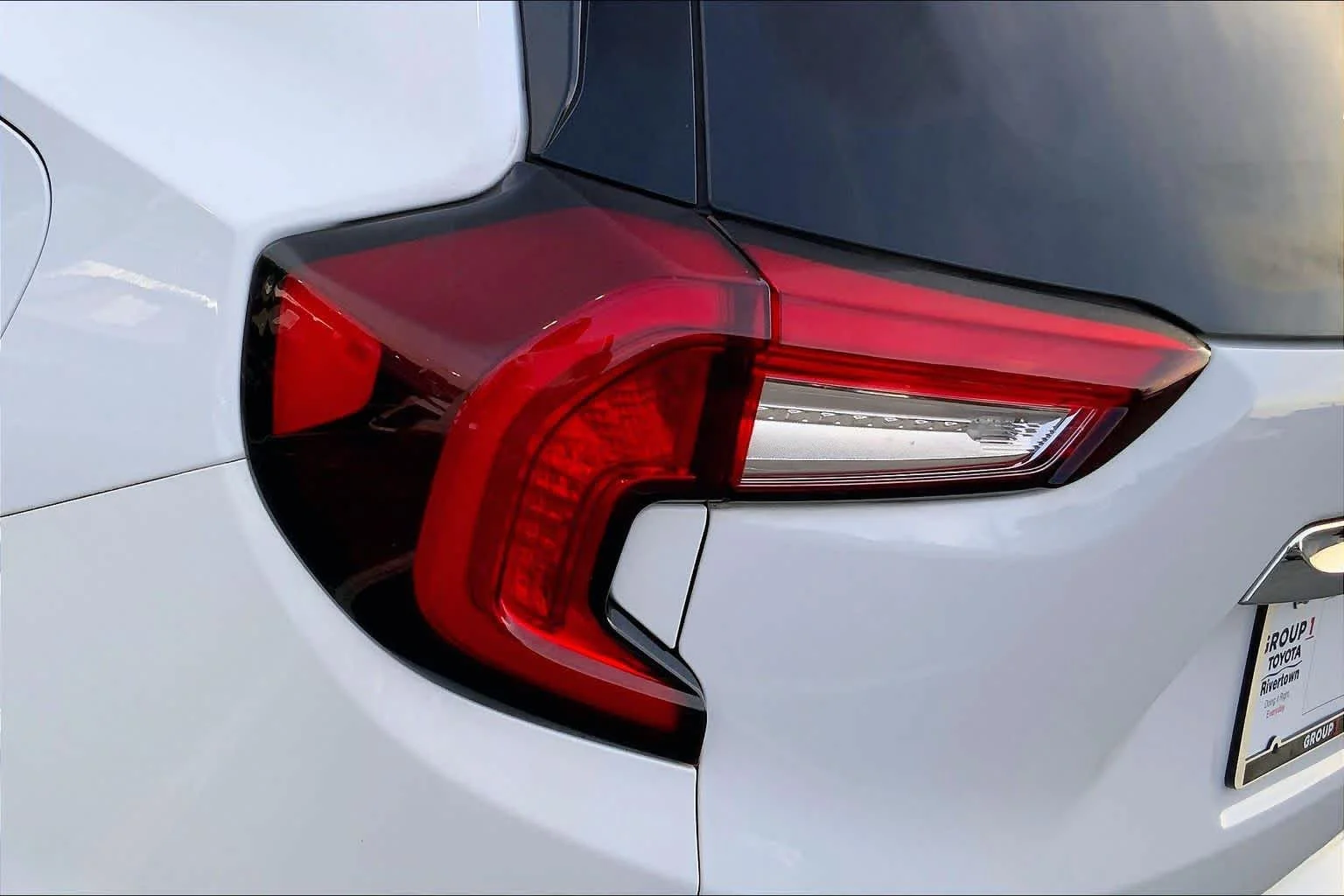 Used 2022 Summit White GMC SLE image 27