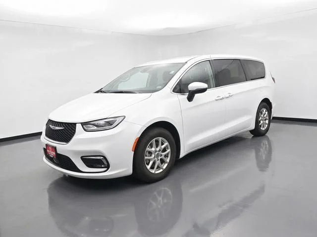 Used 2023 White Chrysler Touring L image 3