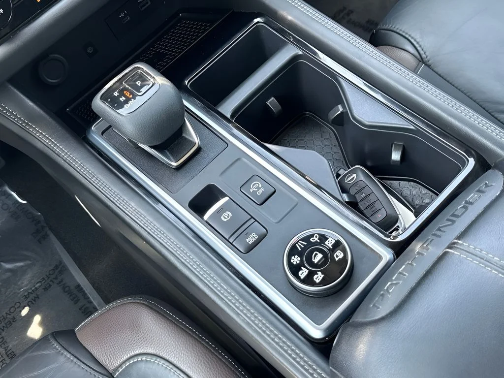 Used 2023 Gray Nissan Platinum image 19