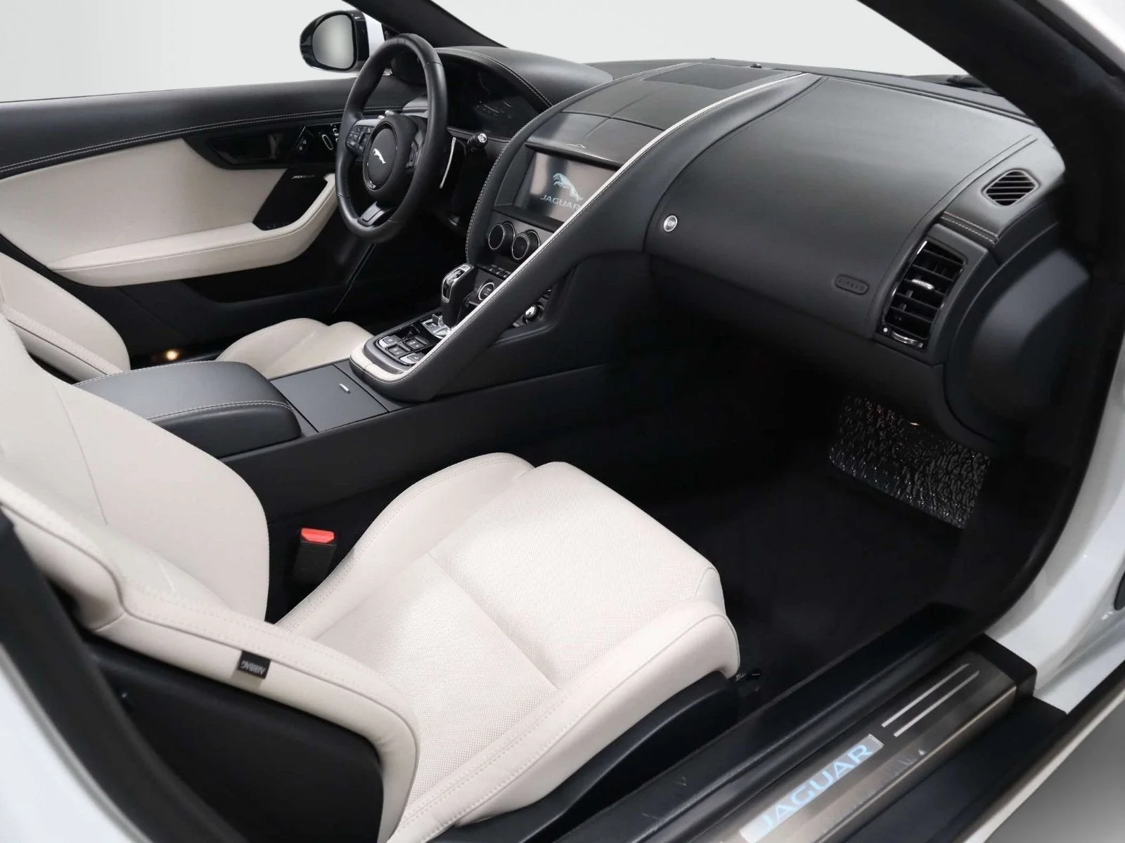 Used 2024 White Jaguar 75 image 18