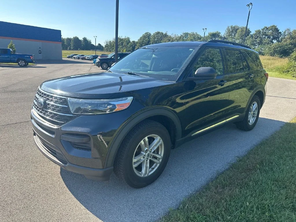 Used 2020 Black Ford XLT image 2