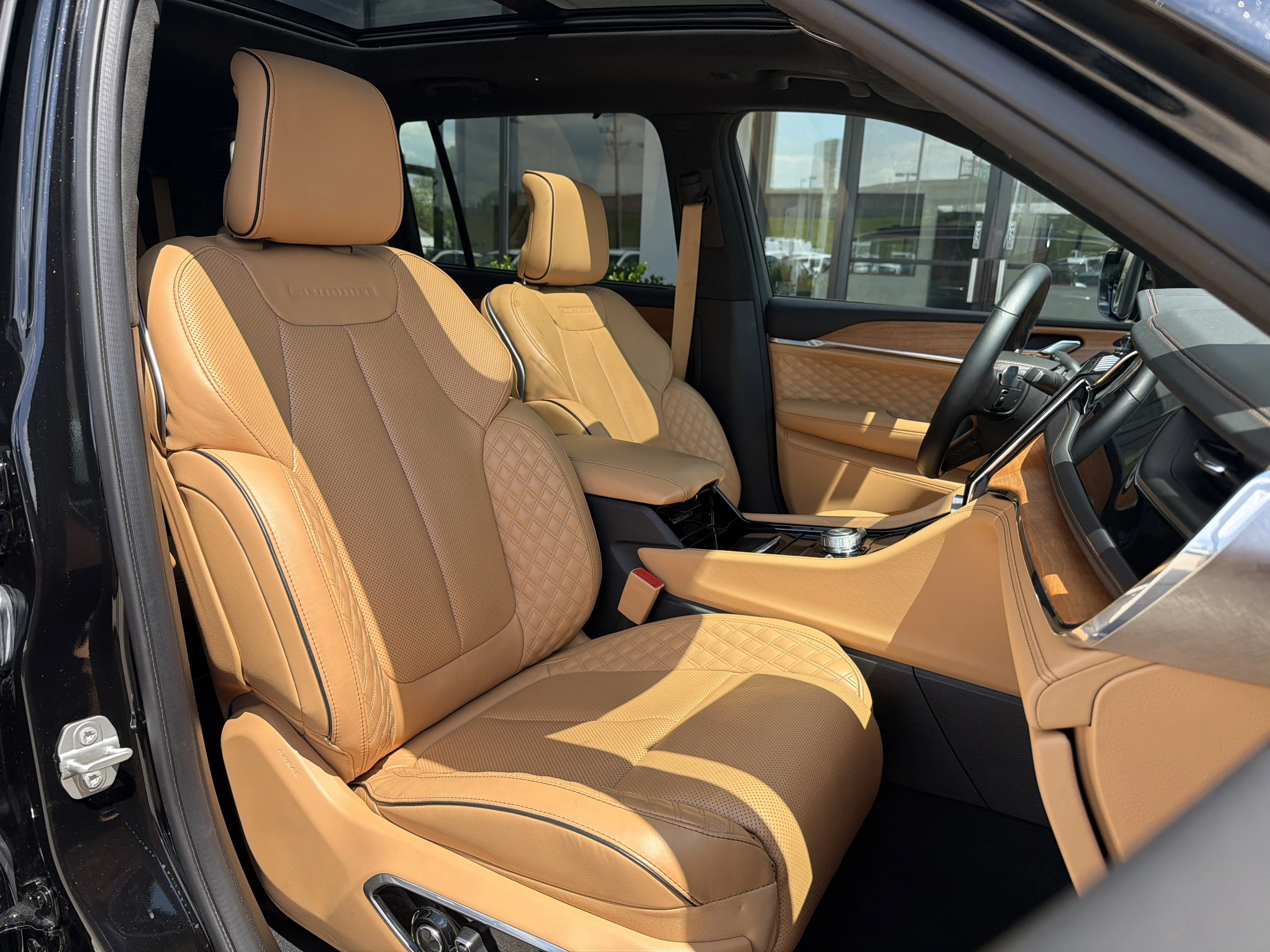 Used 2024 Diamond Black Crystal Pearlcoat Jeep Summit Reserve image 30