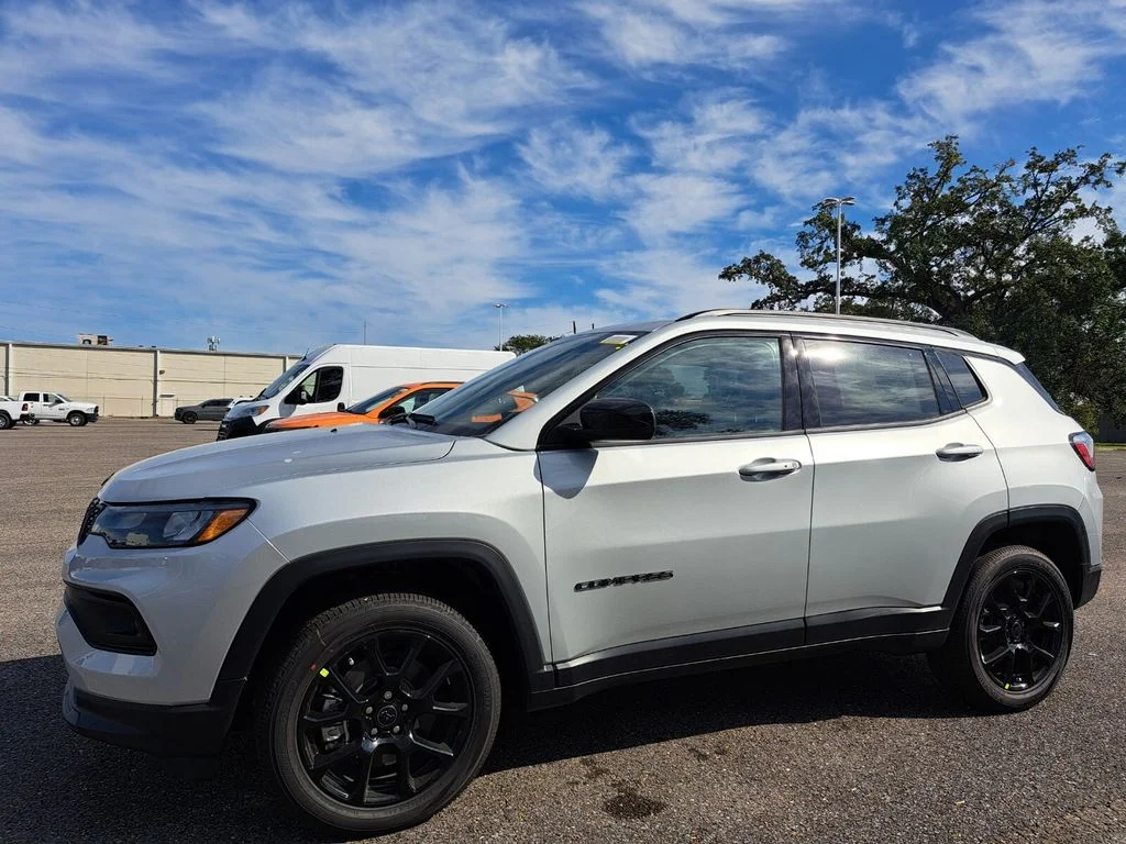 New 2026 Silver Zynith Metallic Clear-Coat Exterior Paint Jeep Latitude image 10