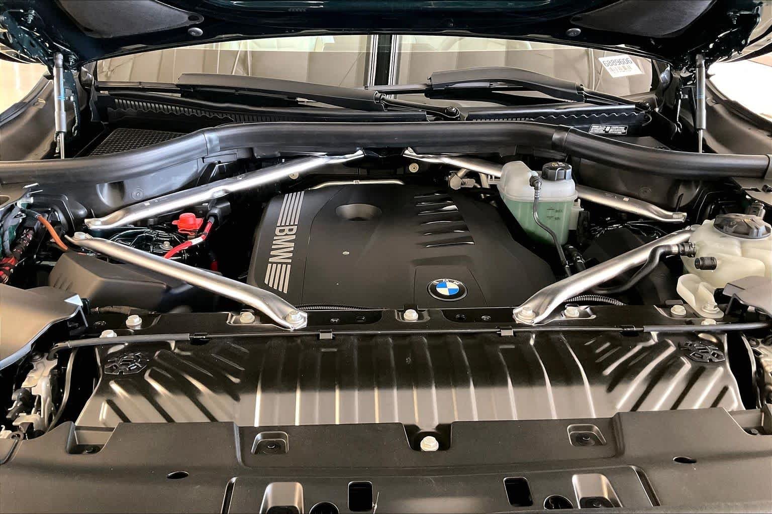 New 2027 Vancouver Green Metallic BMW 40 xDrive image 16