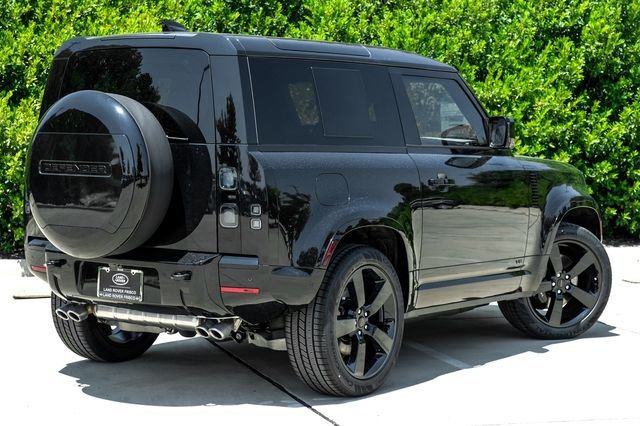 New 2026 Santorini Black Metallic Land Rover V8 image 11