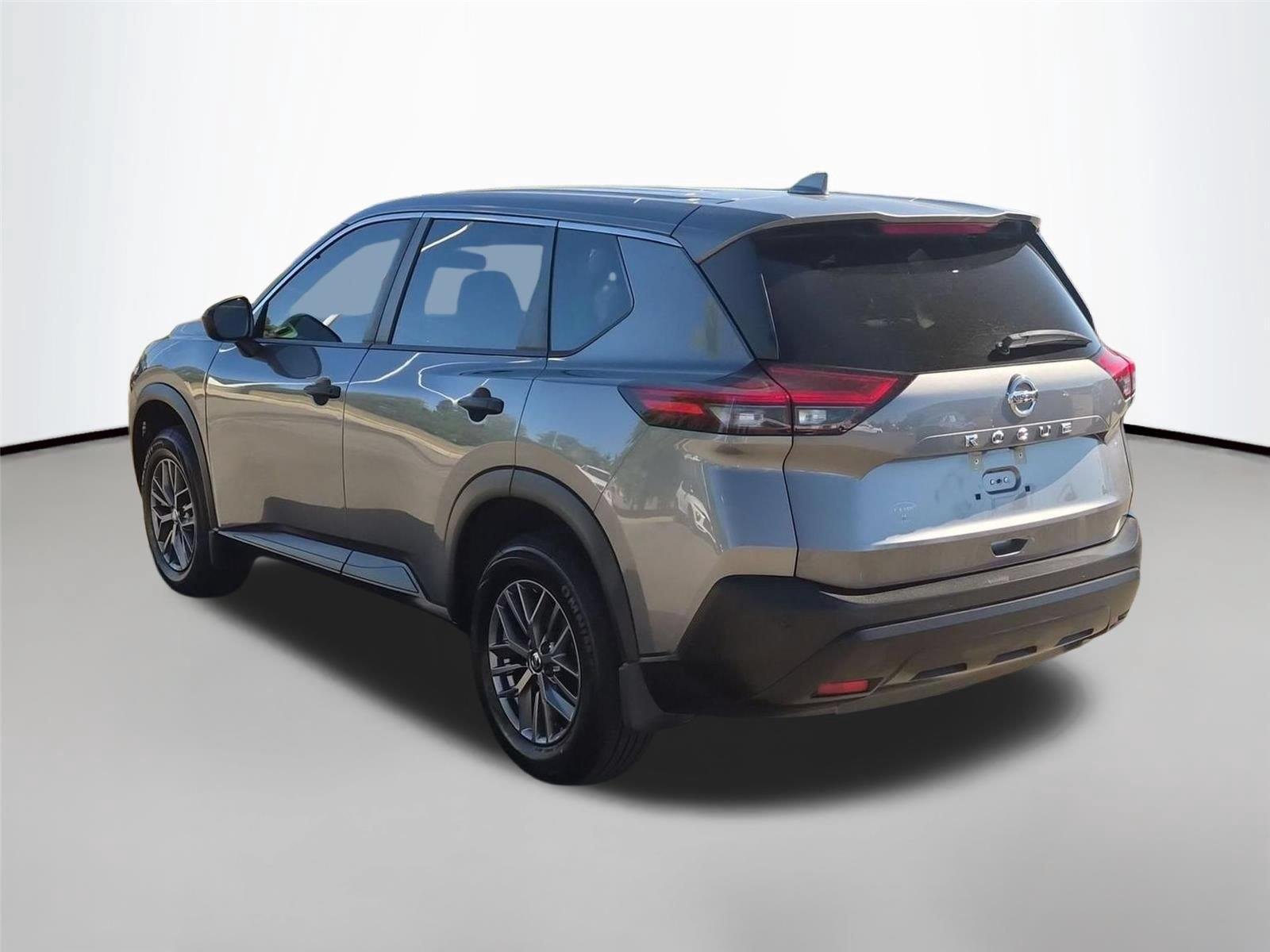 Used 2021 Gun Metallic Nissan S image 3