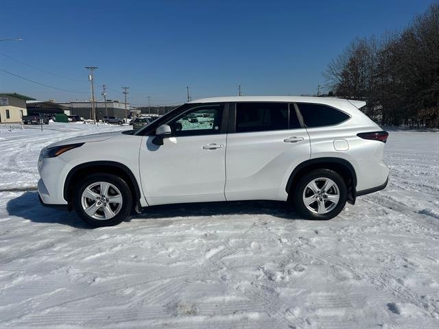 2024 Toyota Highlander LE - Photo 40