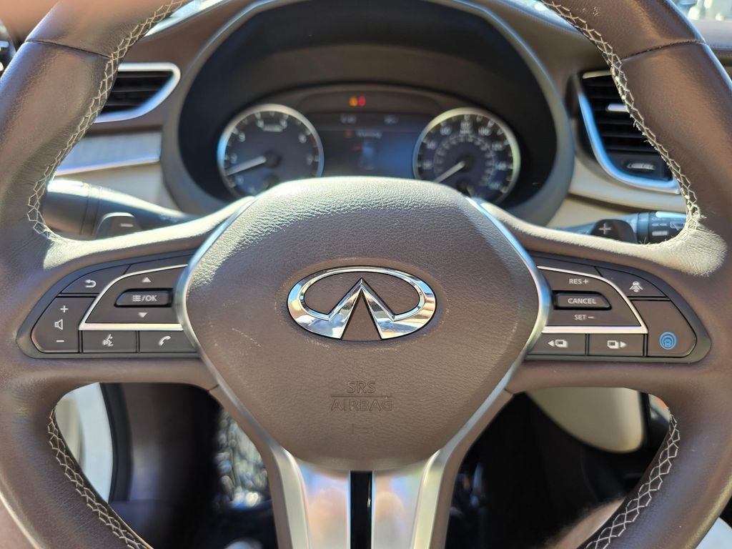 Used 2020 Majestic White INFINITI Autograph image 24