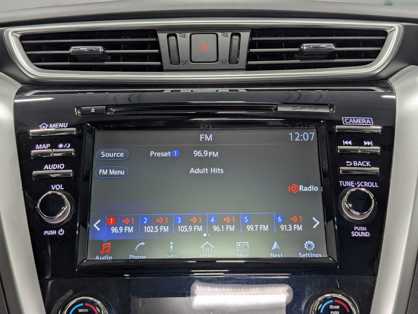 Used 2018 CAYENNE RED Nissan SL image 19