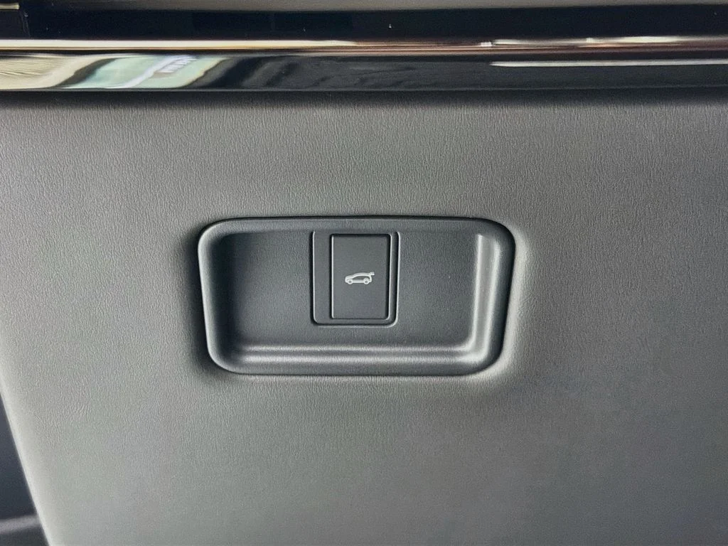 New 2026 Fuji White Land Rover Dynamic SE image 10